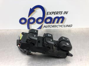 Gebruikte Ruit schakelaar elektrisch Hyundai i10 (B5) 1.0 12V Prijs € 45,00 Margeregeling aangeboden door Gebr Opdam B.V.