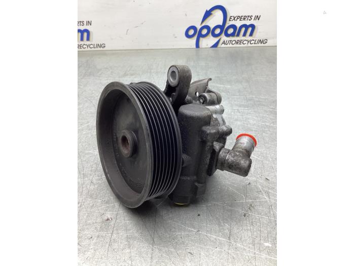 Gebruikte Pomp Servo Mercedes Vito (639.6) 3.0 120 CDI V6 24V Prijs € 75,00 Margeregeling aangeboden door Gebr Opdam B.V.