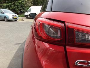 Gebruikte Achterlicht links Mazda CX-3 (DJ/DK) 2.0 SkyActiv-G 120 Prijs € 225,00 Margeregeling aangeboden door Gebr Opdam B.V.