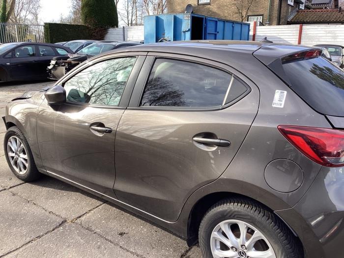 Portier 4Deurs links-achter van een Mazda 2 (DJ/DL) 1.5 SkyActiv-G 90 2015