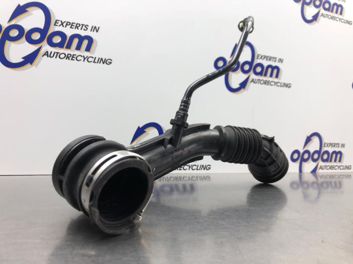 Aanzuigslang Lucht van een Ford Fiesta 7 1.1 Ti-VCT 12V 85 2019