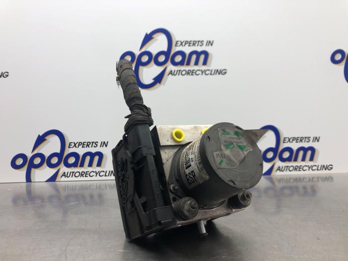 Gebruikte ABS Pomp Alfa Romeo GT (937) 2.0 JTS 16V Prijs € 108,00 Margeregeling aangeboden door Gebr Opdam B.V.