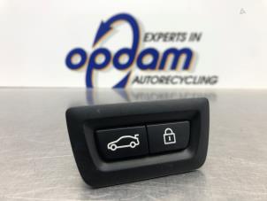 Gebruikte Schakelaar achterklep BMW 7 serie (G11/12) 740d,Ld xDrive 24V Prijs € 27,00 Margeregeling aangeboden door Gebr Opdam B.V.