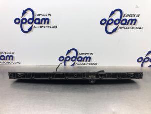 Gebruikte Achterklep Handgreep BMW 7 serie (G11/12) 740d,Ld xDrive 24V Prijs € 270,00 Margeregeling aangeboden door Gebr Opdam B.V.