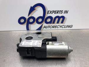 Gebruikte Schuifdak Motor BMW 7 serie (G11/12) 740d,Ld xDrive 24V Prijs € 135,00 Margeregeling aangeboden door Gebr Opdam B.V.