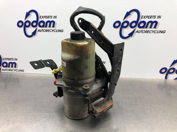 Gebruikte Pomp Servo Ford Focus C-Max 1.8 16V Prijs € 90,00 Margeregeling aangeboden door Gebr Opdam B.V.