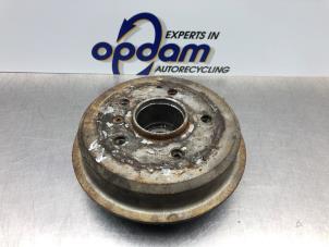 Gebruikte Remtrommel achter Mercedes A (W168) 1.6 A-160 Prijs € 27,00 Margeregeling aangeboden door Gebr Opdam B.V.
