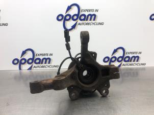 Gebruikte Fusee rechts-voor Renault Modus/Grand Modus (JP) 1.2 16V Prijs € 45,00 Margeregeling aangeboden door Gebr Opdam B.V.