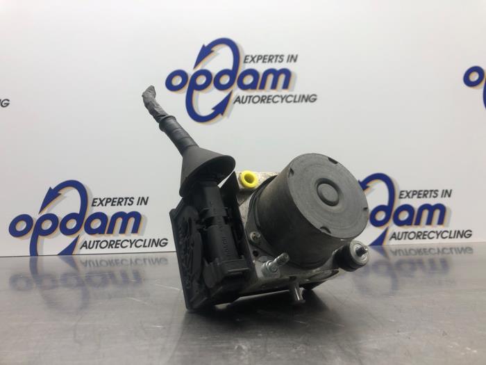 Gebruikte ABS Pomp Renault Modus/Grand Modus (JP) 1.2 16V Prijs € 135,00 Margeregeling aangeboden door Gebr Opdam B.V.