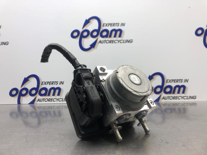 Gebruikte ABS Pomp Mazda 2 (DJ/DL) 1.5 SkyActiv-G 90 Prijs € 158,00 Margeregeling aangeboden door Gebr Opdam B.V.