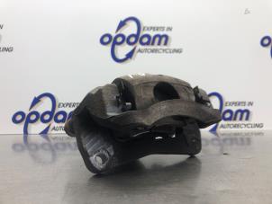 Gebruikte Remklauw (Tang) rechts-voor Suzuki Swift (ZC/ZD) 1.0 Booster Jet Turbo 12V SHVS Prijs € 75,00 Margeregeling aangeboden door Gebr Opdam B.V.