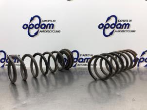 Gebruikte Veerschroef achter Ford Mondeo IV Wagon 2.0 16V Prijs € 36,00 Margeregeling aangeboden door Gebr Opdam B.V.