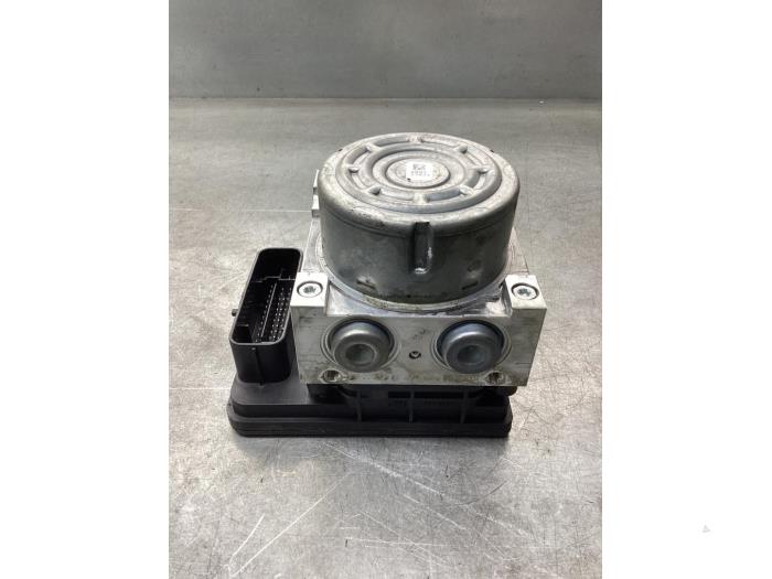 ABS Pomp van een BMW 1 serie (F20) 125i 2.0 16V 2018