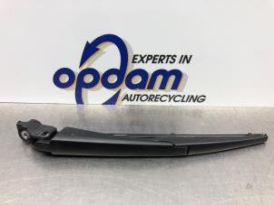Gebruikte Ruitenwisserarm achter Suzuki Swift (ZC/ZD) 1.0 Booster Jet Turbo 12V SHVS Prijs € 30,00 Margeregeling aangeboden door Gebr Opdam B.V.