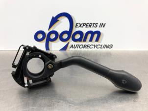 Gebruikte Ruitenwis Schakelaar Volkswagen Golf III Cabrio Restyling (1E7) 1.8 Kat. Prijs € 27,00 Margeregeling aangeboden door Gebr Opdam B.V.