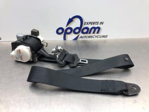 Gebruikte Veiligheidsgordel rechts-voor Nissan Pixo (D31S) 1.0 12V Prijs € 68,00 Margeregeling aangeboden door Gebr Opdam B.V.