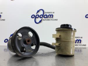 Gebruikte Servopomp Renault Laguna II (BG) 1.8 16V Prijs € 54,00 Margeregeling aangeboden door Gebr Opdam B.V.