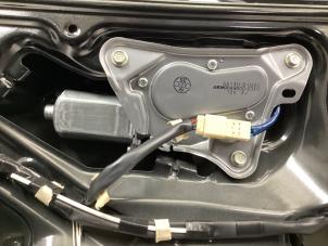 Gebruikte Motor Ruitenwisser achter Daihatsu Sirion 2 (M3) 1.3 16V DVVT Prijs € 50,00 Margeregeling aangeboden door Gebr Opdam B.V.