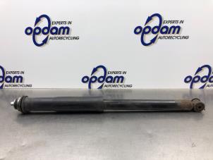 Gebruikte Schokdemper rechts-achter Toyota Yaris II (P9) 1.0 12V VVT-i Prijs € 22,00 Margeregeling aangeboden door Gebr Opdam B.V.