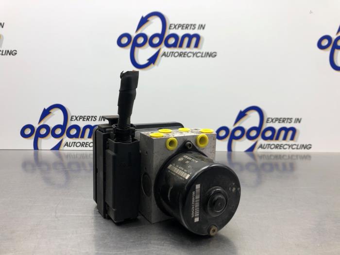 Gebruikte ABS Pomp Volkswagen Polo IV (9N1/2/3) 1.2 12V Prijs € 90,00 Margeregeling aangeboden door Gebr Opdam B.V.