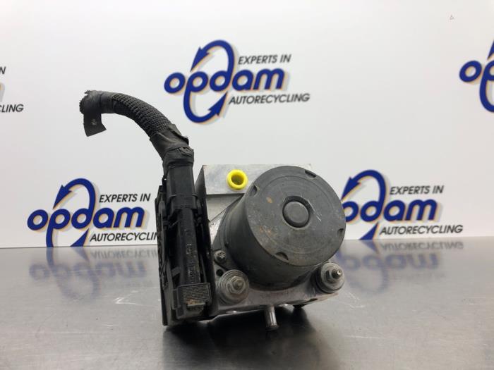 Gebruikte ABS Pomp Alfa Romeo 147 (937) 1.6 Twin Spark 16V Prijs € 68,00 Margeregeling aangeboden door Gebr Opdam B.V.