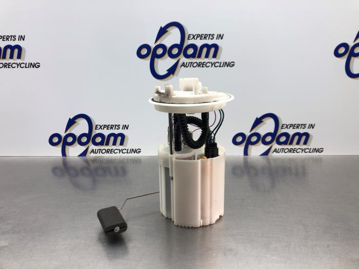 Gebruikte Benzinepomp Alfa Romeo 147 (937) 1.6 Twin Spark 16V Prijs € 45,00 Margeregeling aangeboden door Gebr Opdam B.V.