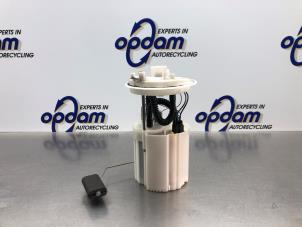 Gebruikte Benzinepomp Alfa Romeo 147 (937) 1.6 Twin Spark 16V Prijs € 45,00 Margeregeling aangeboden door Gebr Opdam B.V.