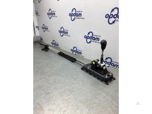 Gebruikte Versnellingsbak Bedieningskabel Volkswagen Polo VI (AW1) 1.0 12V BlueMotion Technology Prijs € 100,00 Margeregeling aangeboden door Gebr Opdam B.V.