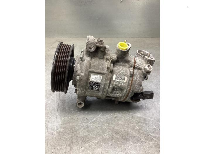 Gebruikte Pomp Airco Volkswagen Polo VI (AW1) 1.0 12V BlueMotion Technology Prijs € 90,00 Margeregeling aangeboden door Gebr Opdam B.V.