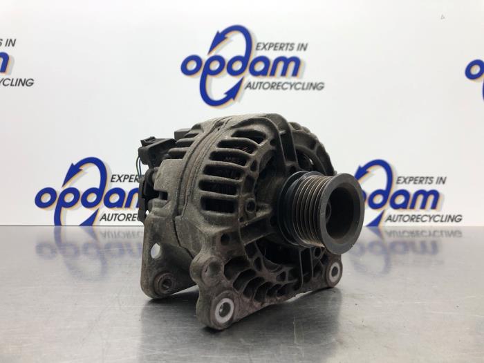 Gebruikte Dynamo Volkswagen Polo III (6N2) 1.4 16V 75 Prijs € 40,00 Margeregeling aangeboden door Gebr Opdam B.V.
