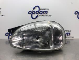 Gebruikte Linker Koplamp Opel Corsa B (73/78/79) 1.4i Prijs € 22,00 Margeregeling aangeboden door Gebr Opdam B.V.