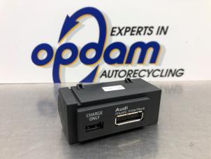 Gebruikte AUX/USB aansluiting Audi A3 Sportback (8VA/8VF) 1.4 TFSI 16V e-tron Prijs € 45,00 Margeregeling aangeboden door Gebr Opdam B.V.