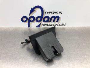 Gebruikte Slotmechaniek Achterklep Audi A3 Sportback (8VA/8VF) 1.4 TFSI 16V e-tron Prijs € 50,00 Margeregeling aangeboden door Gebr Opdam B.V.