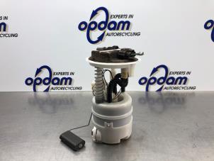Gebruikte Benzinepomp Nissan Micra (K12) 1.2 16V Prijs € 36,00 Margeregeling aangeboden door Gebr Opdam B.V.