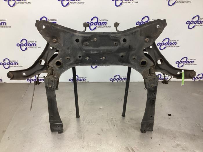 Subframe van een Suzuki Splash 1.2 16V 2010