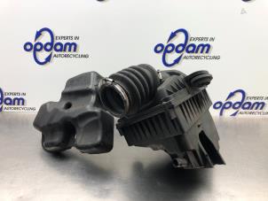 Gebruikte Luchtfilterhuis Ford Mondeo IV Wagon 2.0 16V Prijs € 81,00 Margeregeling aangeboden door Gebr Opdam B.V.