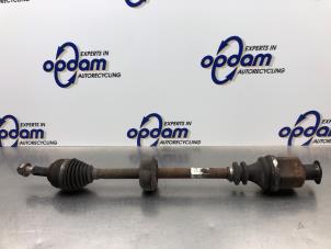 Gebruikte Aandrijfas rechts-voor Renault Twingo II (CN) 1.2 16V Prijs € 45,00 Margeregeling aangeboden door Gebr Opdam B.V.