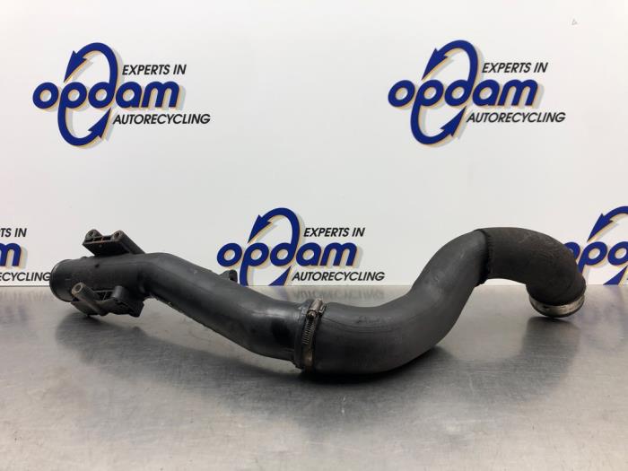 Gebruikte Intercooler Buis Mercedes B (W245) 2.0 B-200 16V Turbo Prijs € 68,00 Margeregeling aangeboden door Gebr Opdam B.V.