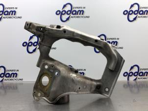 Gebruikte Koplampframe links Opel Combo (Corsa C) 1.3 CDTI 16V Prijs € 36,00 Margeregeling aangeboden door Gebr Opdam B.V.