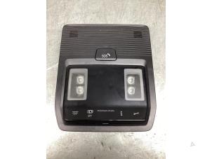 Gebruikte Binnenverlichting voor Volkswagen Caddy Cargo V (SBA/SBH) 2.0 TDI BlueMotionTechnology Prijs € 90,75 Inclusief btw aangeboden door Gebr Opdam B.V.