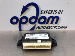 Gebruikte PDC Module Renault Clio IV (5R) 0.9 Energy TCE 90 12V Prijs € 54,00 Margeregeling aangeboden door Gebr Opdam B.V.