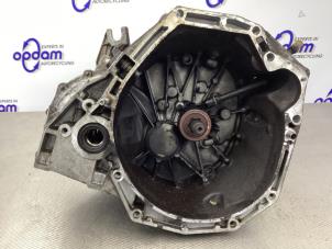 Gebruikte Versnellingsbak Renault Scénic II (JM) 1.6 16V Prijs € 269,00 Margeregeling aangeboden door Gebr Opdam B.V.