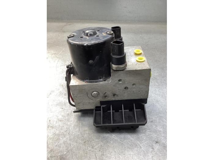 Gebruikte ABS Pomp Mercedes A (W168) 1.6 A-160 Prijs € 75,00 Margeregeling aangeboden door Gebr Opdam B.V.
