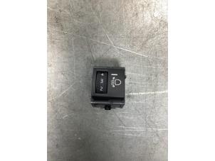 Gebruikte Schakelaar Koplamp Ihv Toyota Corolla Touring Sport (E21/EH1) 1.8 16V Hybrid Prijs € 20,00 Margeregeling aangeboden door Gebr Opdam B.V.