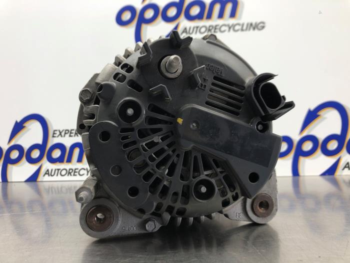 Dynamo van een Volkswagen Crafter 2.5 TDI 30/32/35 2010