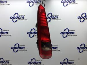 Gebruikte Achterlicht links Ford Fiesta 5 (JD/JH) 1.4 16V Prijs € 32,00 Margeregeling aangeboden door Gebr Opdam B.V.