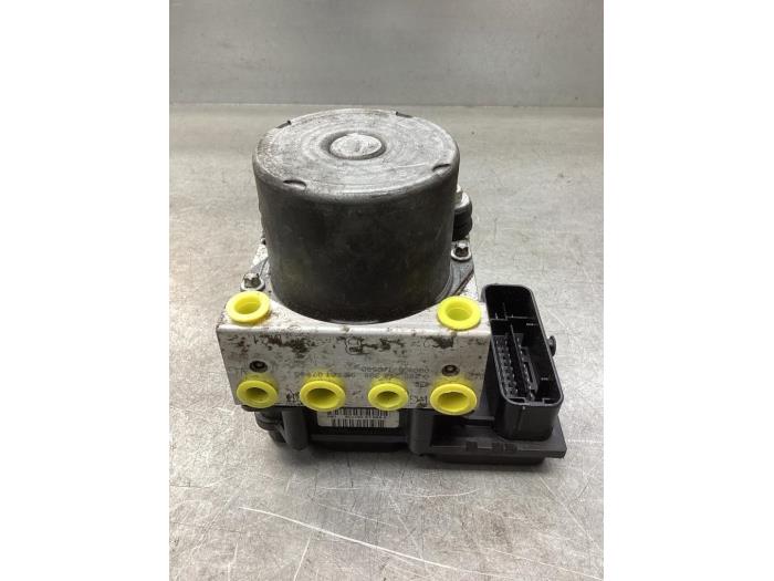 Gebruikte ABS Pomp Peugeot Partner (GC/GF/GG/GJ/GK) 1.6 HDI 90 16V Prijs € 250,00 Margeregeling aangeboden door Gebr Opdam B.V.