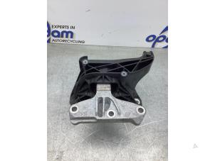 Gebruikte Motorrubber Peugeot 3008 II (M4/MC/MJ/MR) 1.6 16V PureTech 180 Prijs € 70,00 Margeregeling aangeboden door Gebr Opdam B.V.