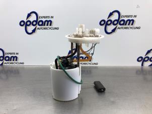 Gebruikte Benzinepomp Opel Zafira Tourer (P12) 1.4 Turbo 16V Ecotec Prijs € 135,00 Margeregeling aangeboden door Gebr Opdam B.V.