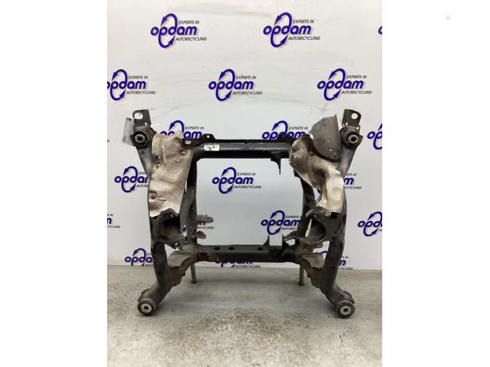 Gebruikte Subframe Mercedes ML II (164/4JG) 5.0 500 4-Matic V8 24V Prijs € 125,00 Margeregeling aangeboden door Gebr Opdam B.V.